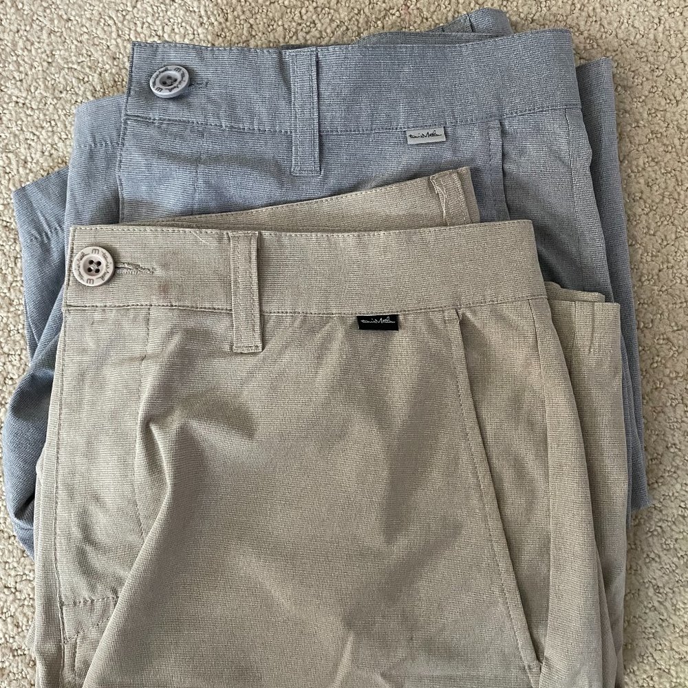 Travis Mathew Beck Performance Golf Shorts - Size 33 - Tan and Gray